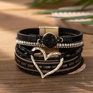 Multi layer heart bracelet 🖤